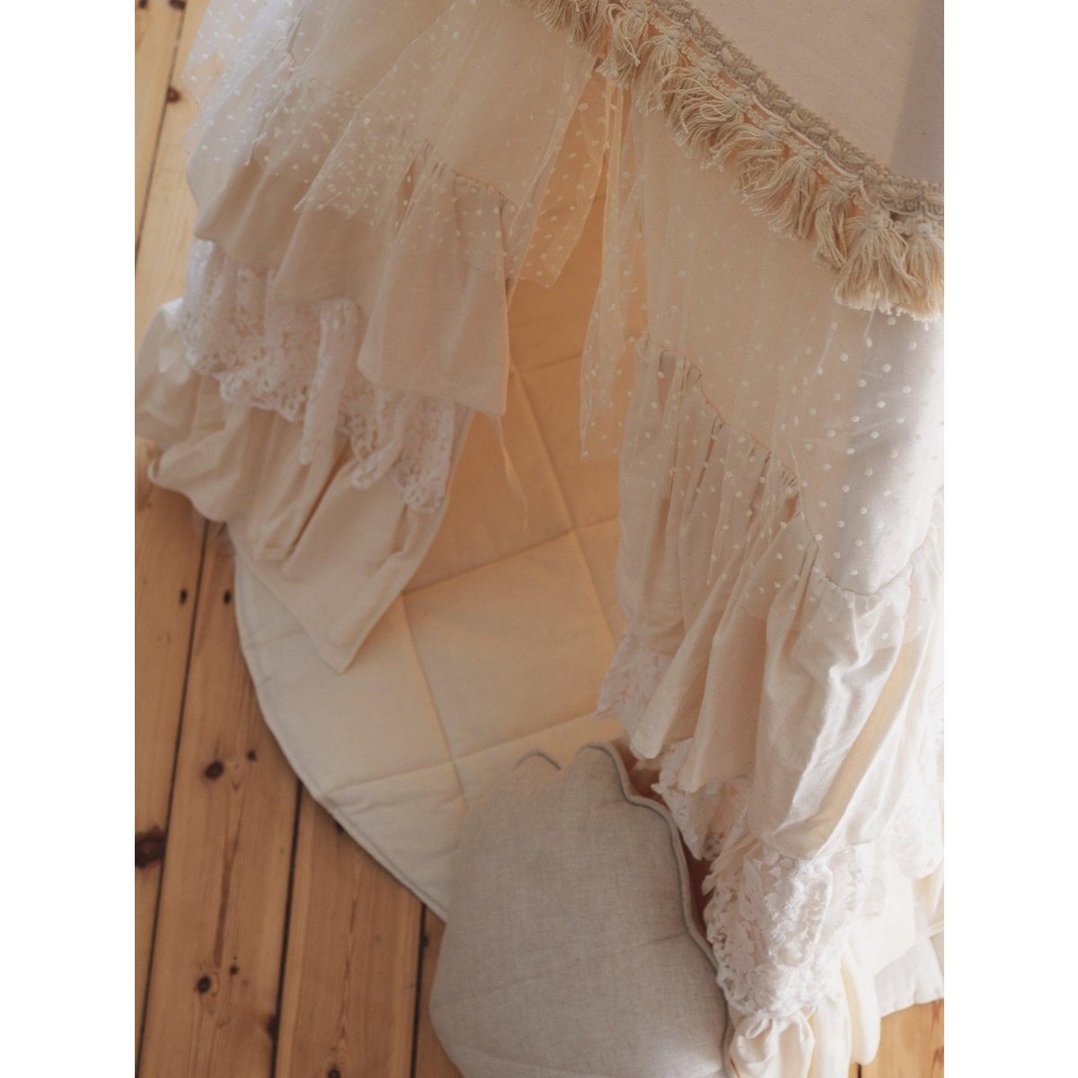 Tipi Speeltent inclusief Bladmat - Shabby Chic White met Ruches