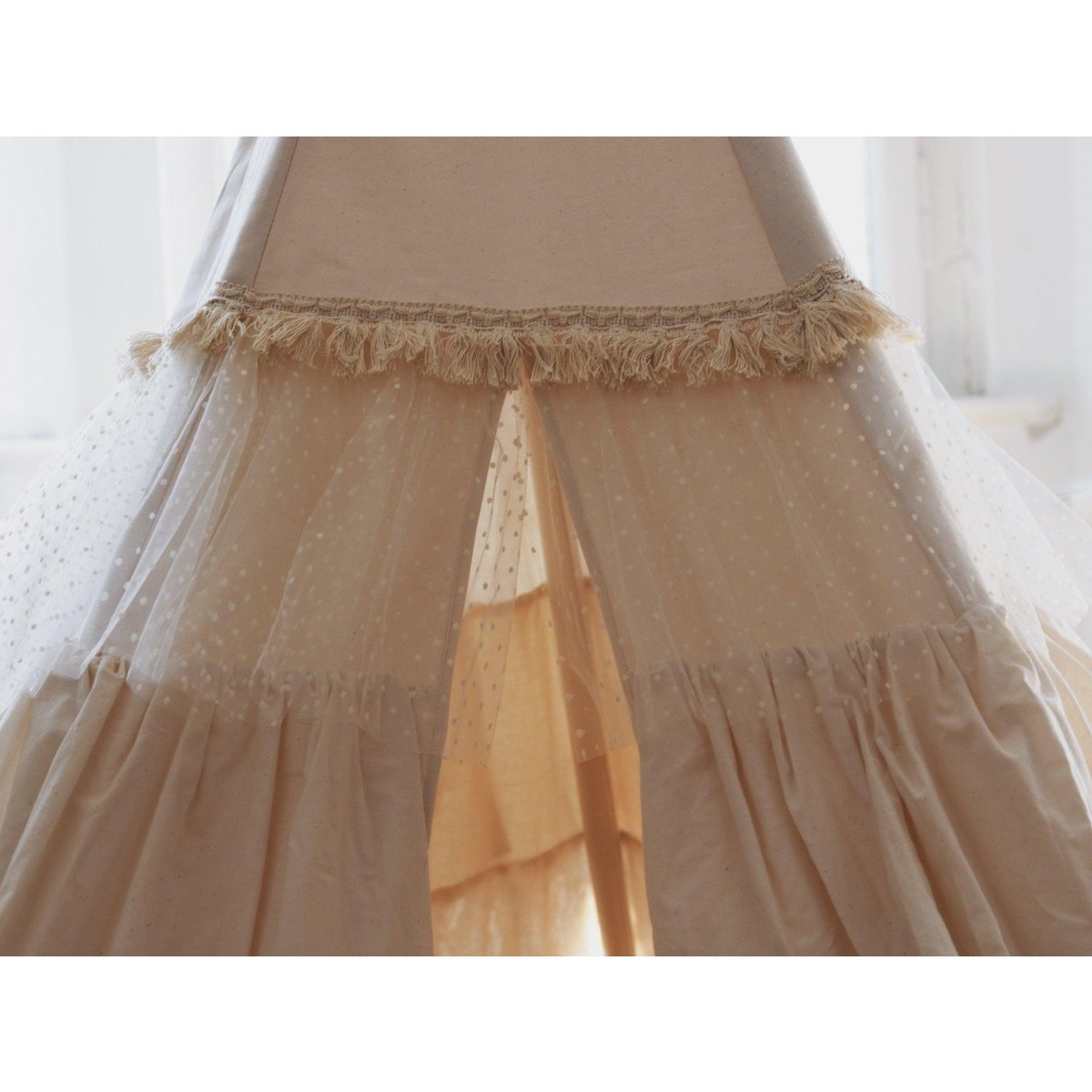 Tipi Speeltent inclusief Bladmat - Shabby Chic White met Ruches