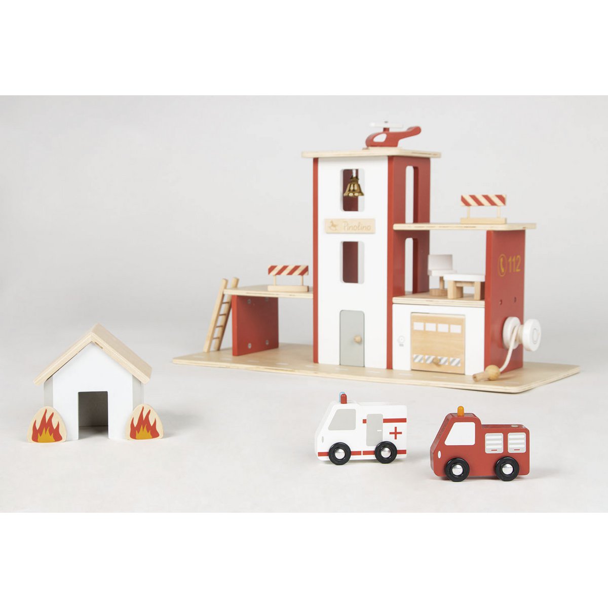 Houten Brandweerkazerne Ben Inclusief Accessoires - Naturel/Rood/Wit