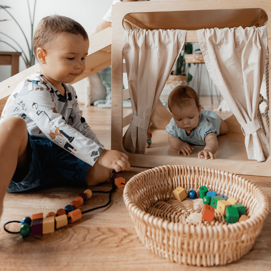 Multifunctionele Montessori Klimkubus met Glijbaan en Touwraam7