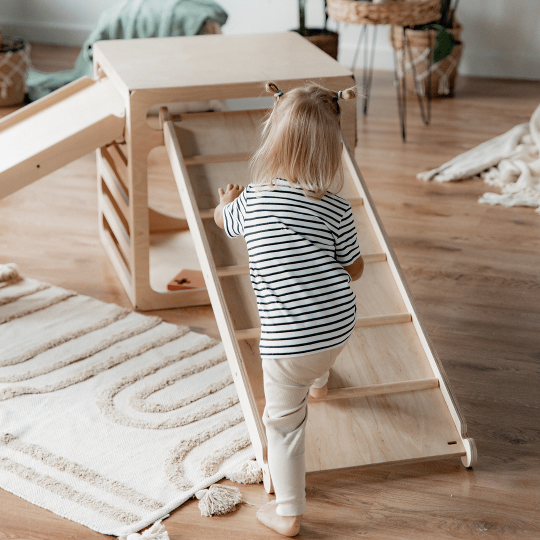 Multifunctionele Montessori Klimkubus met Glijbaan en Touwraam8