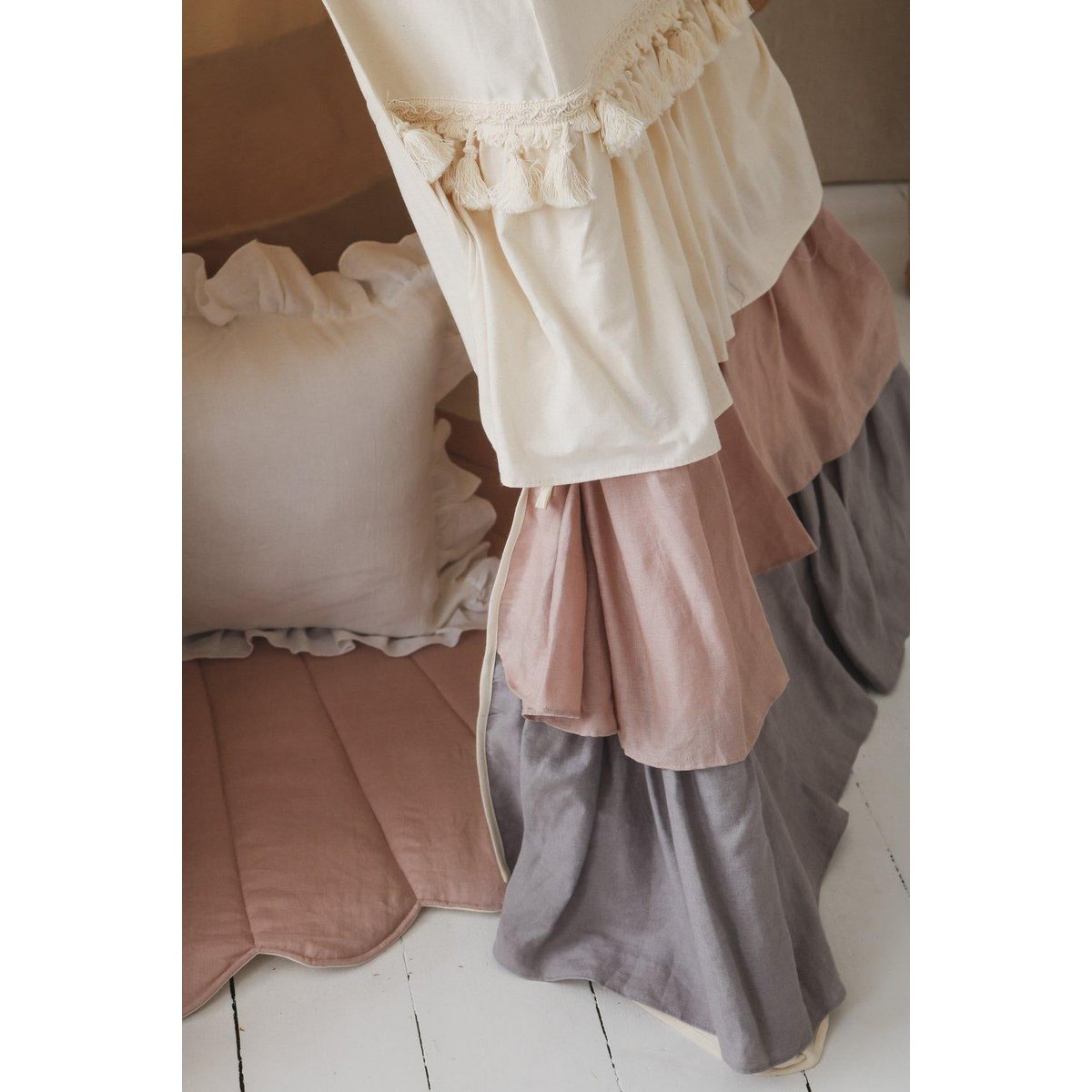 Tipi Speeltent inclusief Schelpmattenset - Powder Frills/Powder Pink met Ruches