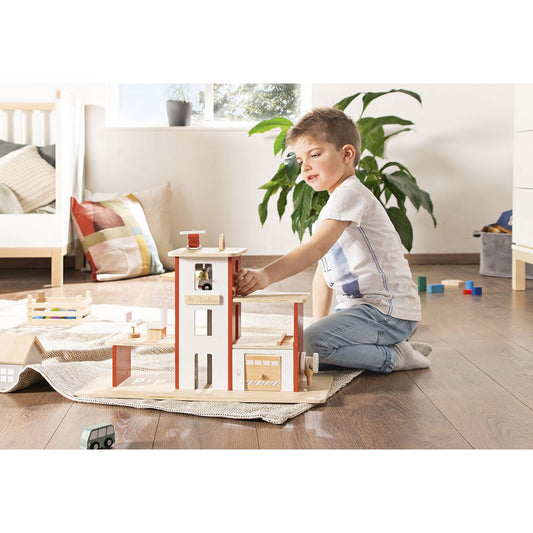 Houten Brandweerkazerne Ben Inclusief Accessoires - Naturel/Rood/Wit
